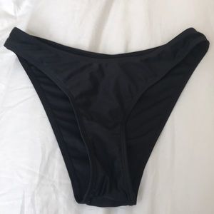 Black Highwaisted Bottoms